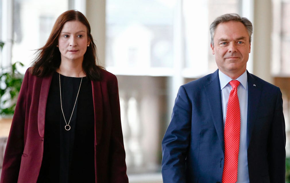 Birgitta Ohlsson väljer att gå emot FP-ledaren Jan Björklund.