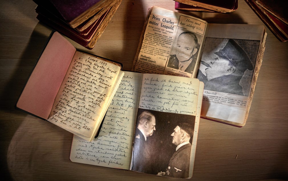 ”I går eftermiddag satt Elsa Gullander och jag i Vasaparken och barnen sprang och lekte runt omkring oss och vi skällde i all gemytlighet på Hitler och kom överens om att det nog inte skulle bli krig – och i dag!”, skrev Astrid ­Lindgren den 1 september 1939.