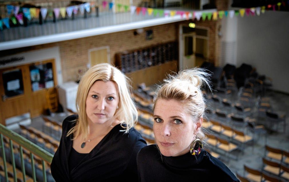 Lärarna och föräldrarna Pernilla Alm och Malin Roca Ahlgren är bestämda motståndare till läxor. Här är de på Södra Ängby skola i västra Stockholm där Malin arbetar som språklärare.