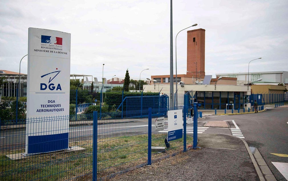 Här på Direction generale de l'armement i Toulouse ska vrakdelen undersökas av haveriexperter.