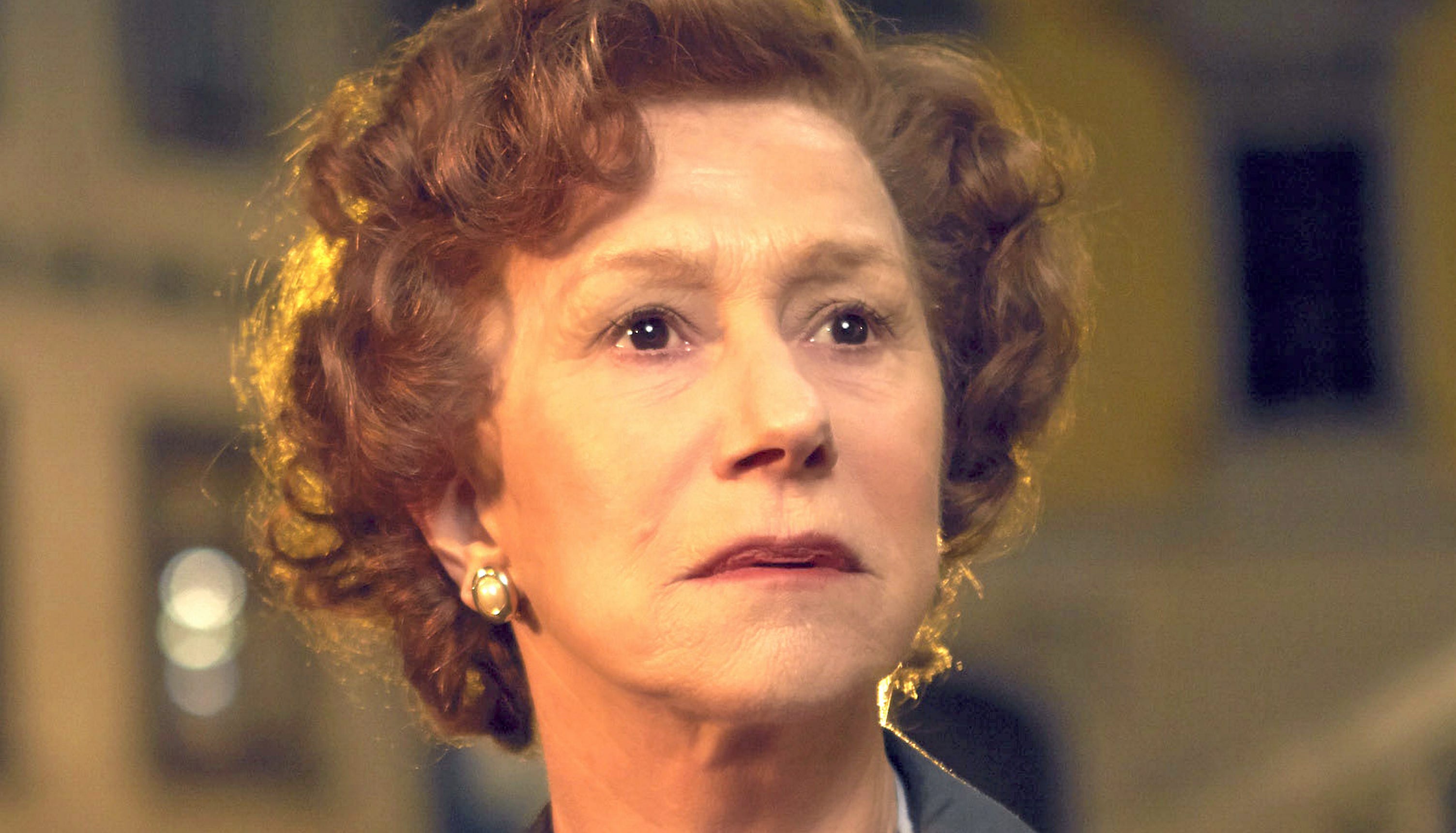 Helen Mirren som Maria Altmann håller intresset upp i ”Kvinnan i guld”.