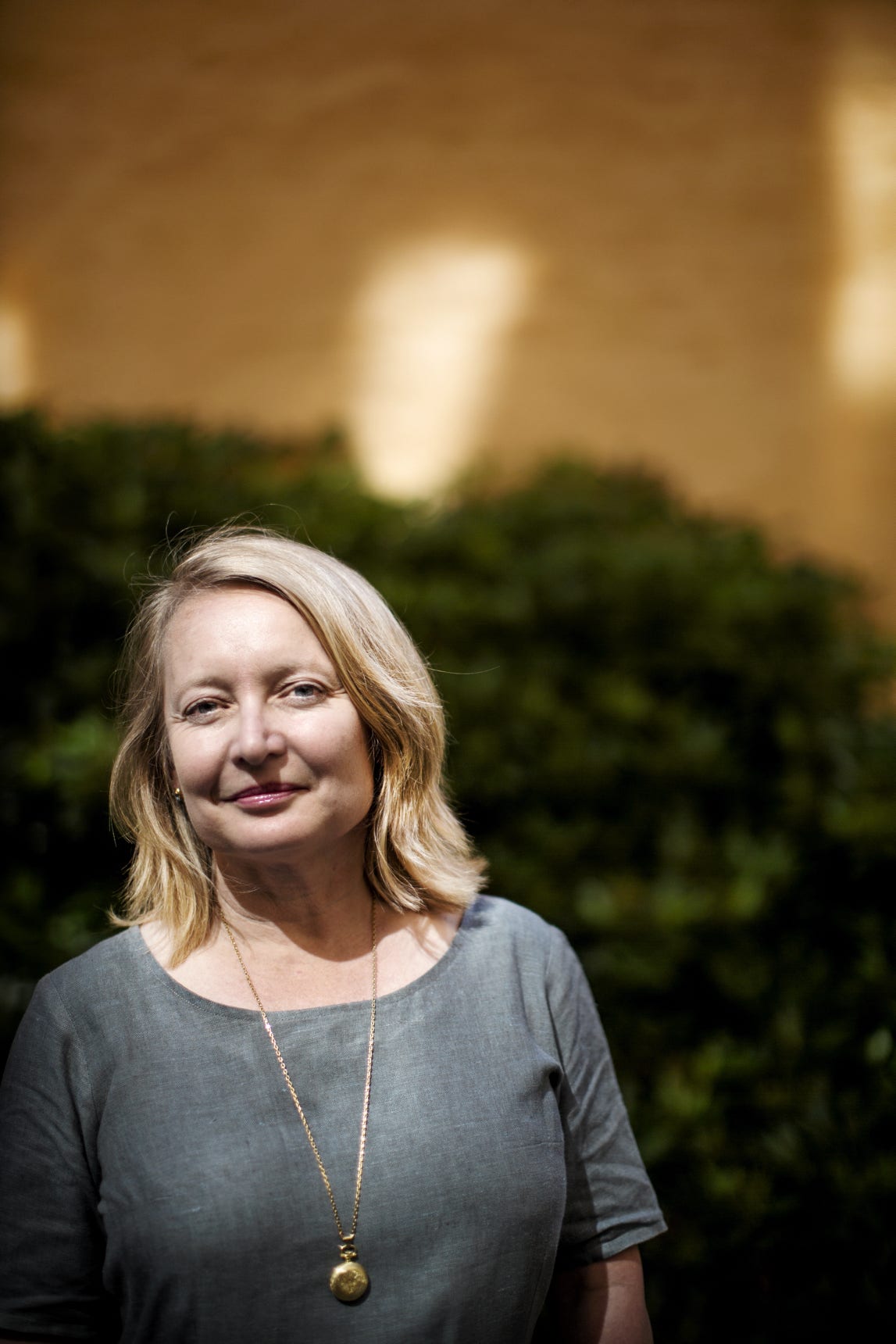 Karin Bojs var inte orolig inför svaren på sitt dna-test. ”Förhöjd risk för hudcancer, det man ju räkna ut när jag är blond. Att jag tål alkohol och mjöl, ja det vet jag väl.” Att hon härstammar från Europas anmoder Ursula var däremot omskakande.