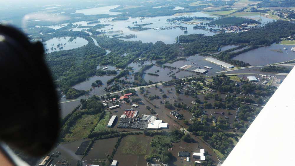 Tiotusentals personer i North Carolina har uppmanats att lämna sina hem och söka sig till högre mark då ytterligare floder hotar att svämma över de närmaste dagarna.