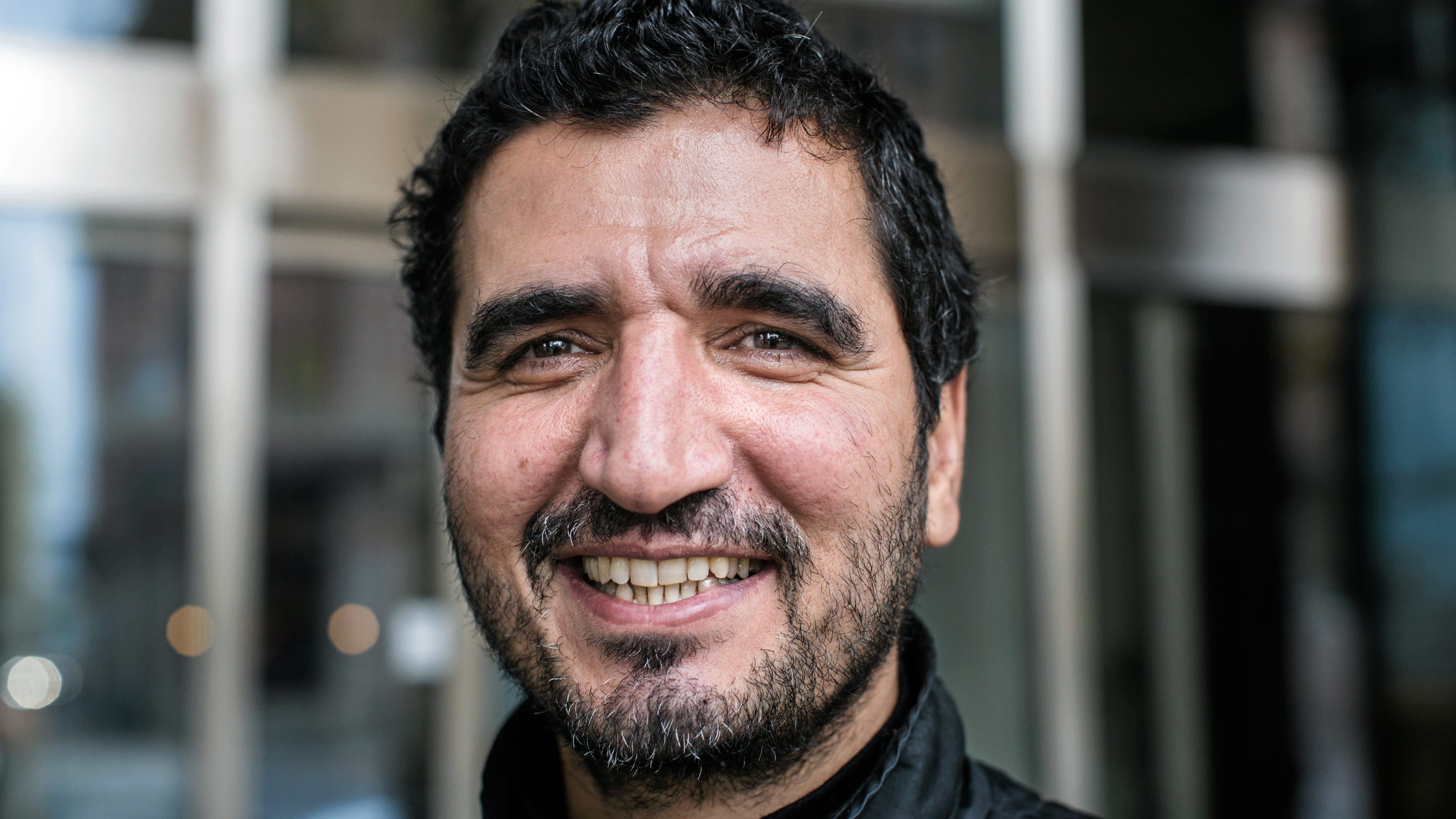 Initiativtagaren Kavian Ferdowsi har vigt sitt liv åt att hjälpa hemlösa.