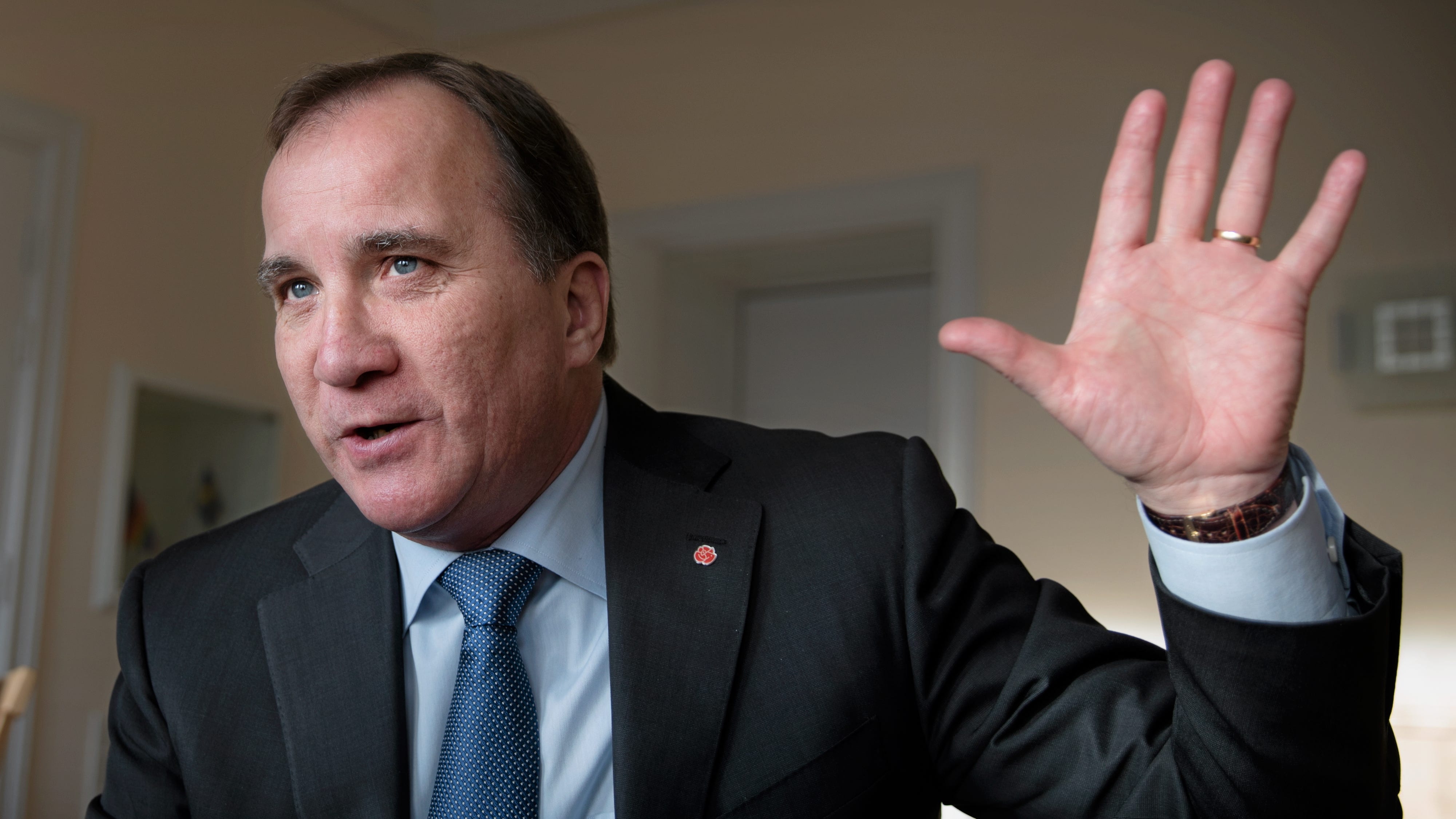 ”Här är en värld och därute är en annan värld. Vi måste förstå det och vi behöver komma mycket närmare människor”, säger statsminister Stefan Löfven om att politikerna i Stockholm måste möta väljarna.