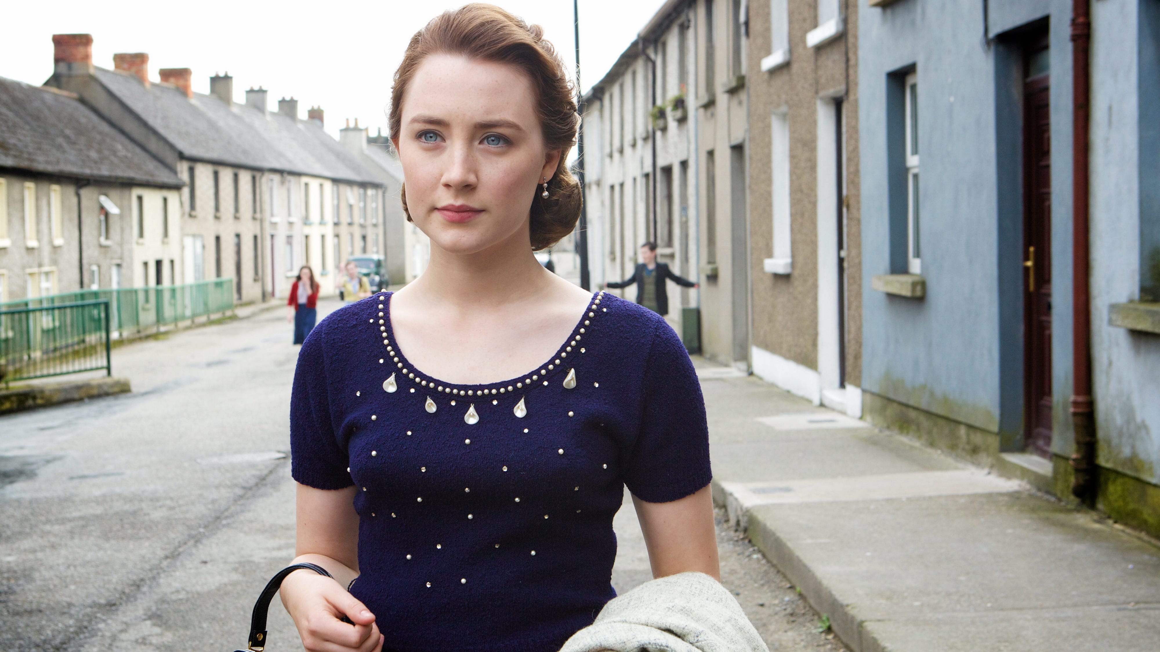 Saoirse Ronan spelar den känslomässigt ituslitna Eilis.
