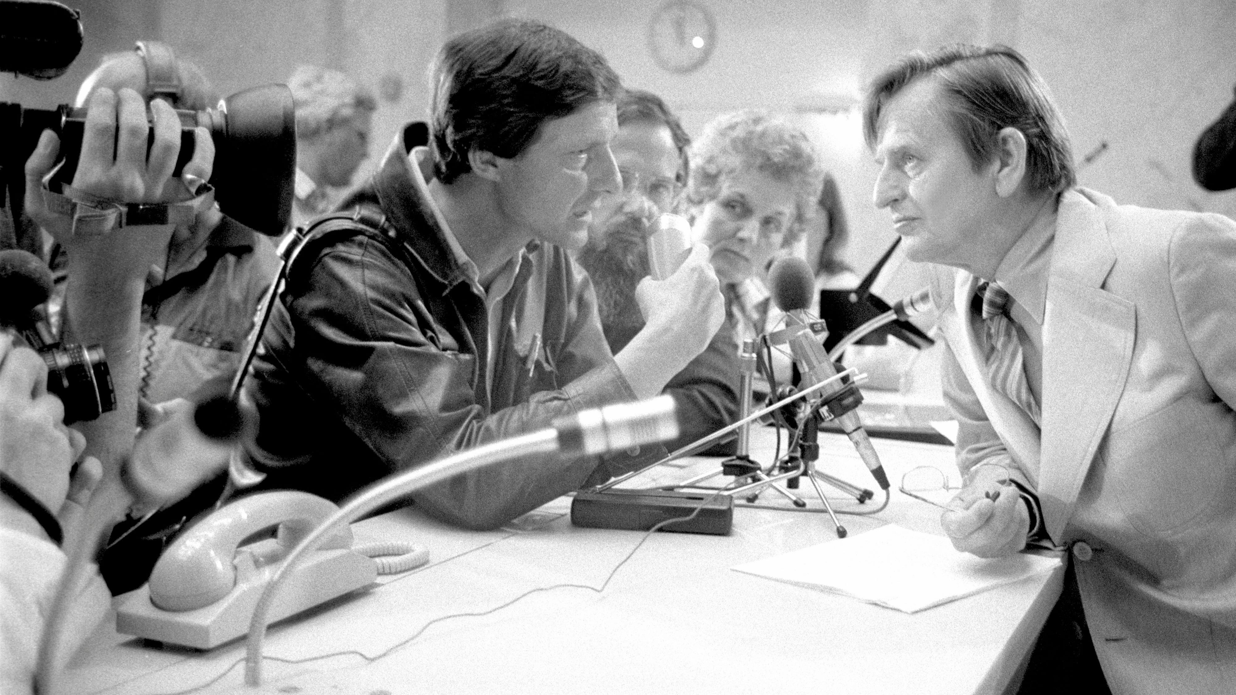 Olof Palme håller presskonferens under säkerhetskonferensen i Stockholm 1984 där frågan om kärnvapenupprustningen togs upp.