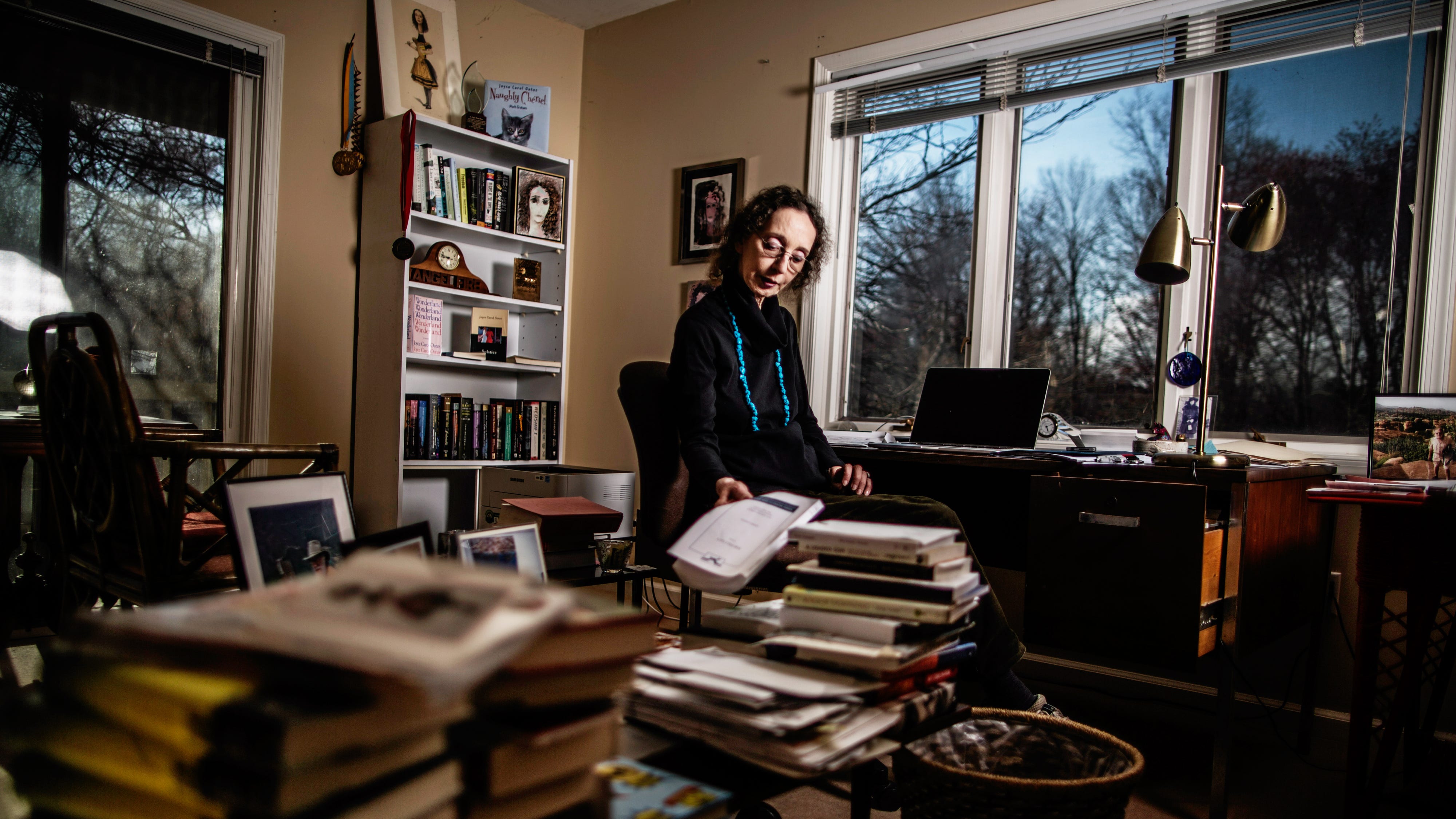 Joyce Carol Oates arbetar från sju på morgonen och under hela dagen i arbetsrummet i Princeton, New Jersey.