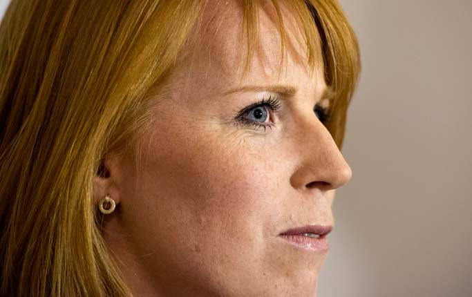 Annie Lööf sade i ”Agenda” att hon kommer att lägga fram sitt eget förslag till nytt idéprogram ”i mitten av februari”.