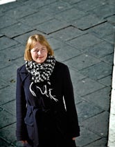 Trude Marstein rör sig nära talspråkslyriken i sin nya roman ”Ingenting att ångra”.