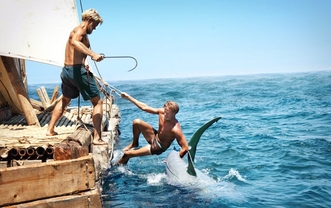 Torstein Raaby (Jakob Oftebro) och Knut Haugland (Tobias Santelmann) från Thor Heyerdahls expedition i den norska storfilmen ”Kon-Tiki”.