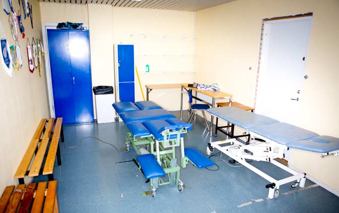 Massagebänkar inne på Råsunda.