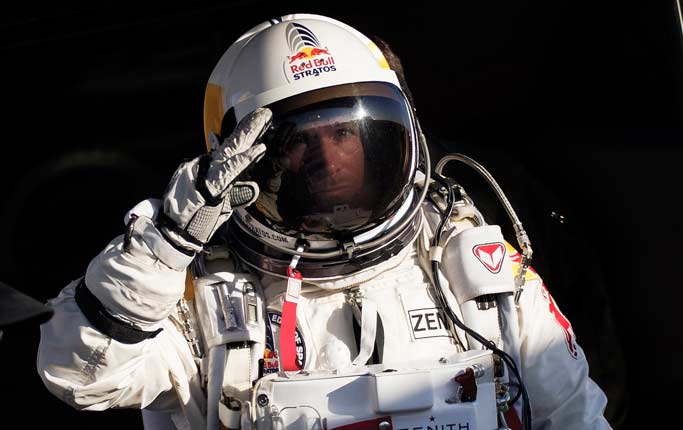 Felix Baumgartner i träningstagen i mars i år inför sitt planerade hopp från 3,5 mils höjd ovanför jorden.