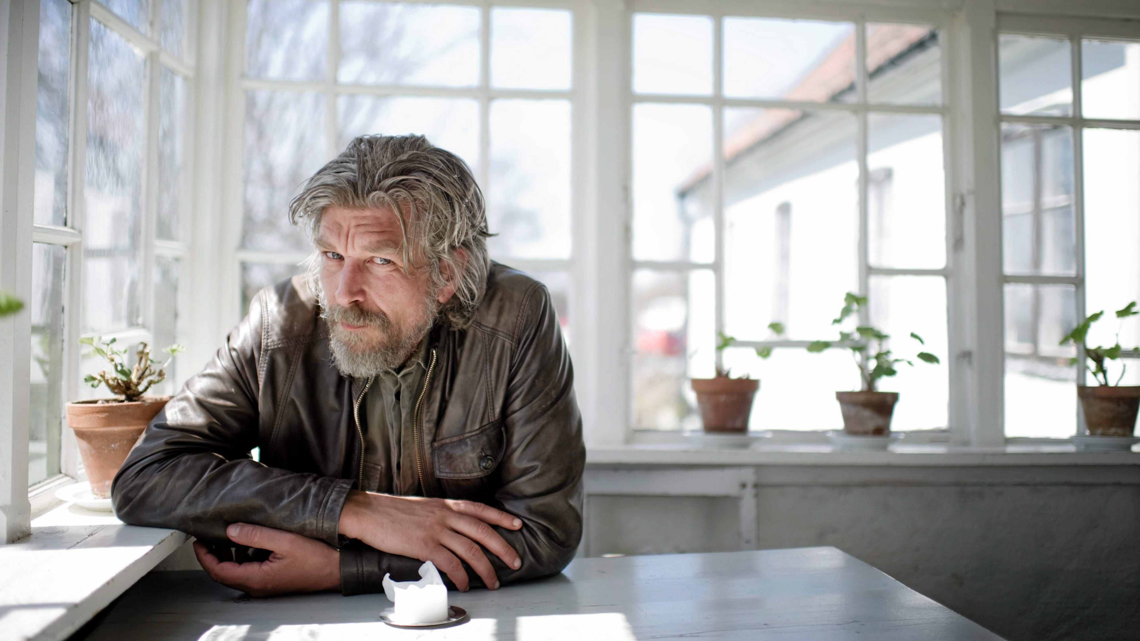 Karl Ove Knausgård – än en gång i centrum för debatten.