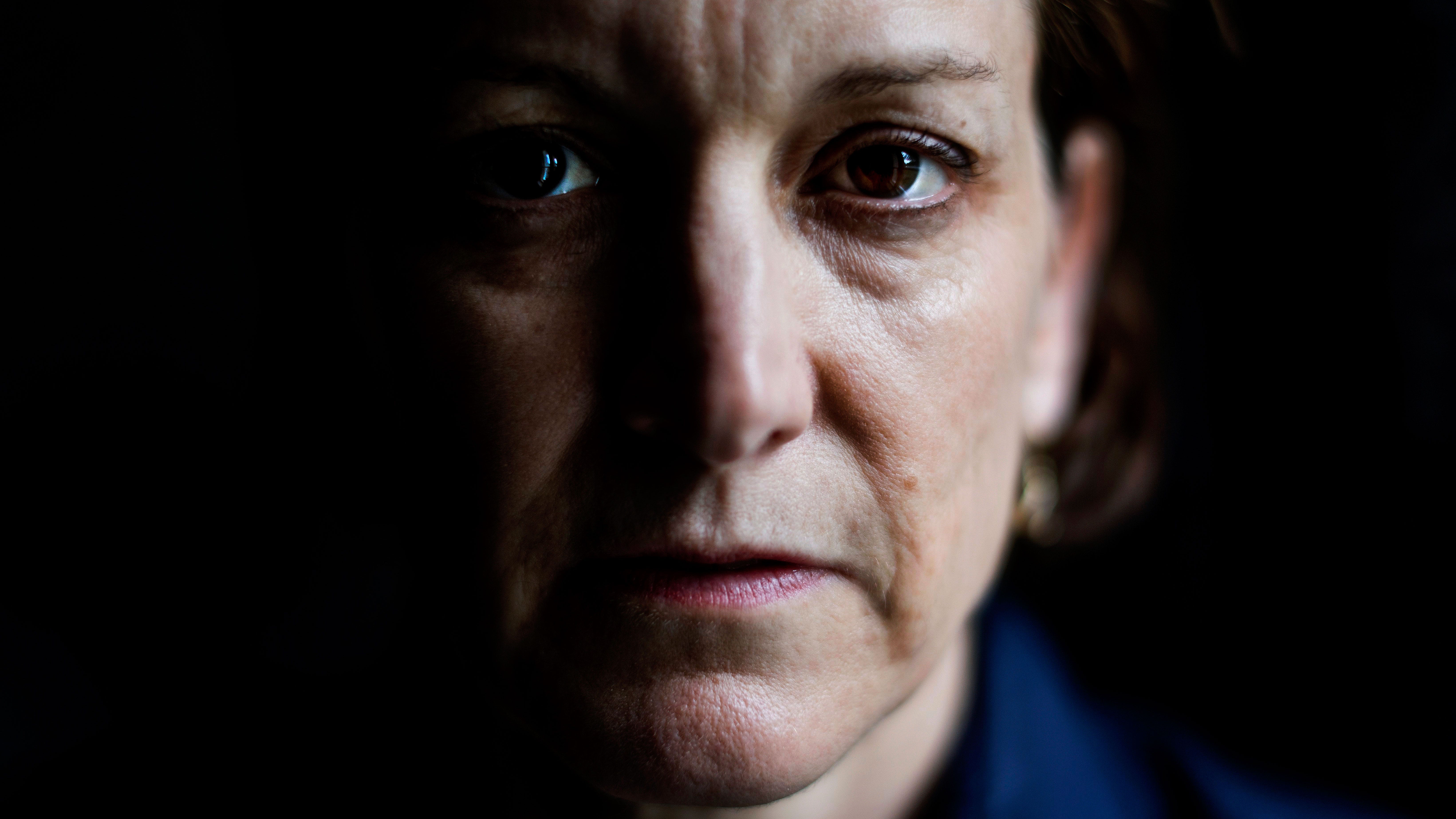 ”Det är dags att inse hur bräcklig demokratin faktiskt kan vara”, säger Anne Applebaum.