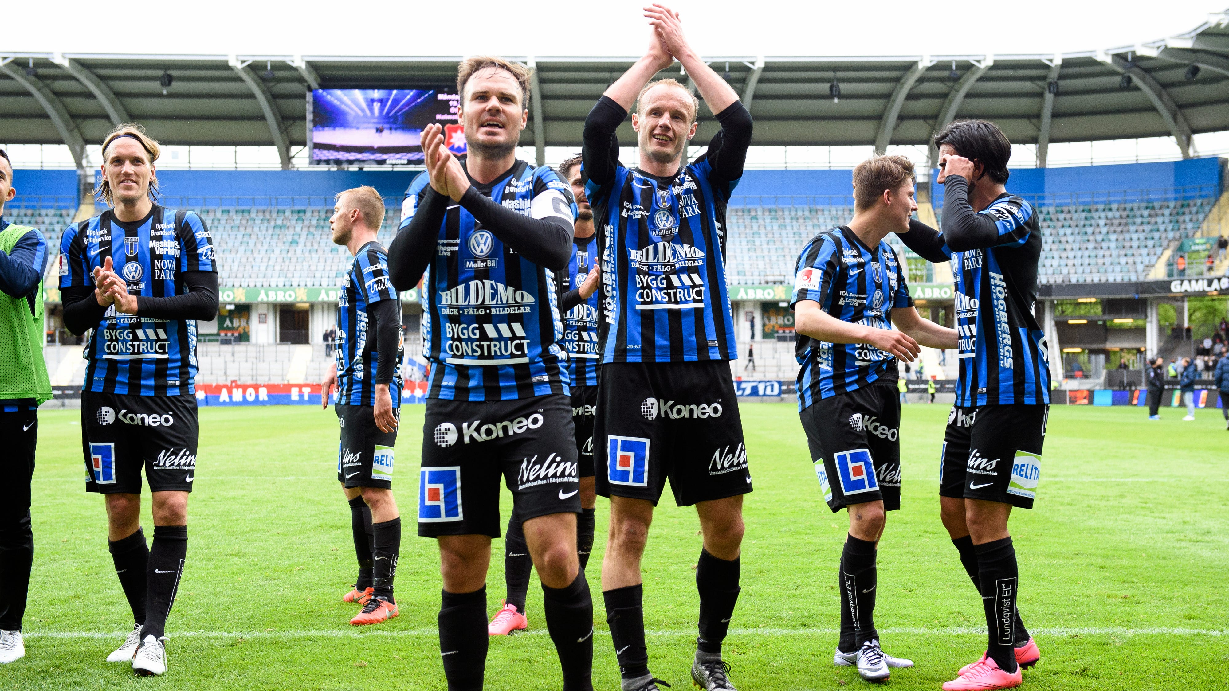 Niklas Busch Thor och Dragan Kapcevic jublar efter en Sirius-seger.