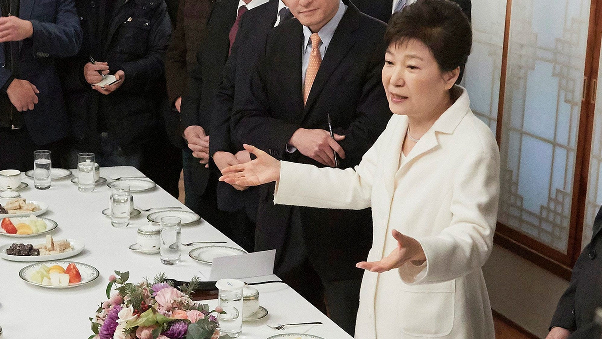 Park Geun-hye under söndagens pressträff.