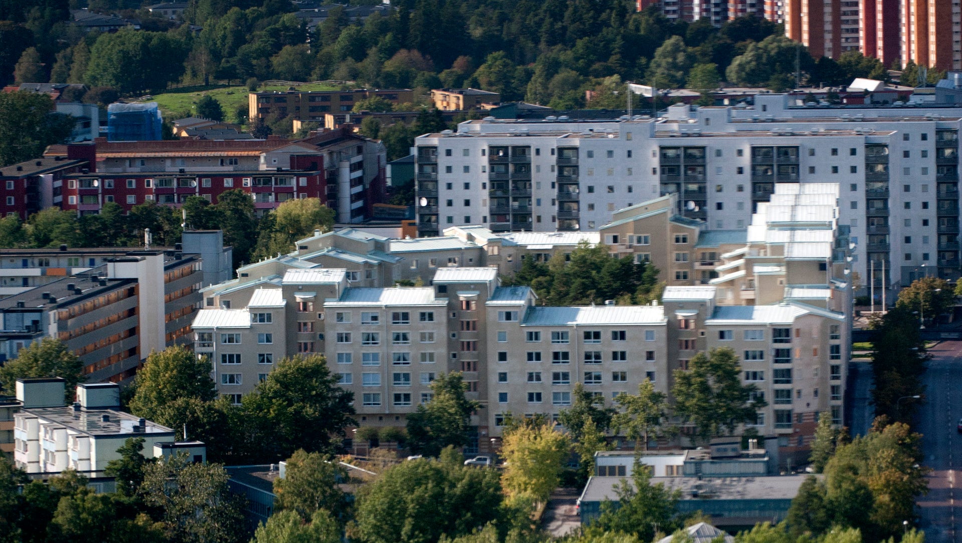 Kommunerna runt Järvafältet skulle kunna samordna sina insatser i ett utvecklingsbolag i syfte att mer aktivt än i dag skapa en blandstad med attraktiva, tätbebyggda stråk och attraktioner som skapar liv och rörelse, skriver Stefan Fölster.