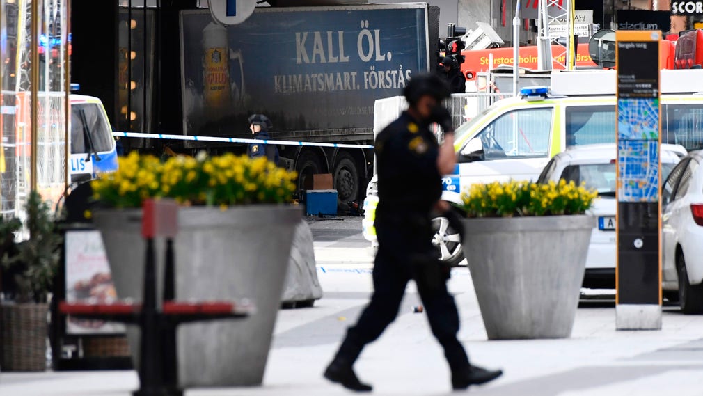 Vi har all anledning att vara tacksamma mot och stolta över polisen, brandmännen och ambulanspersonalen.