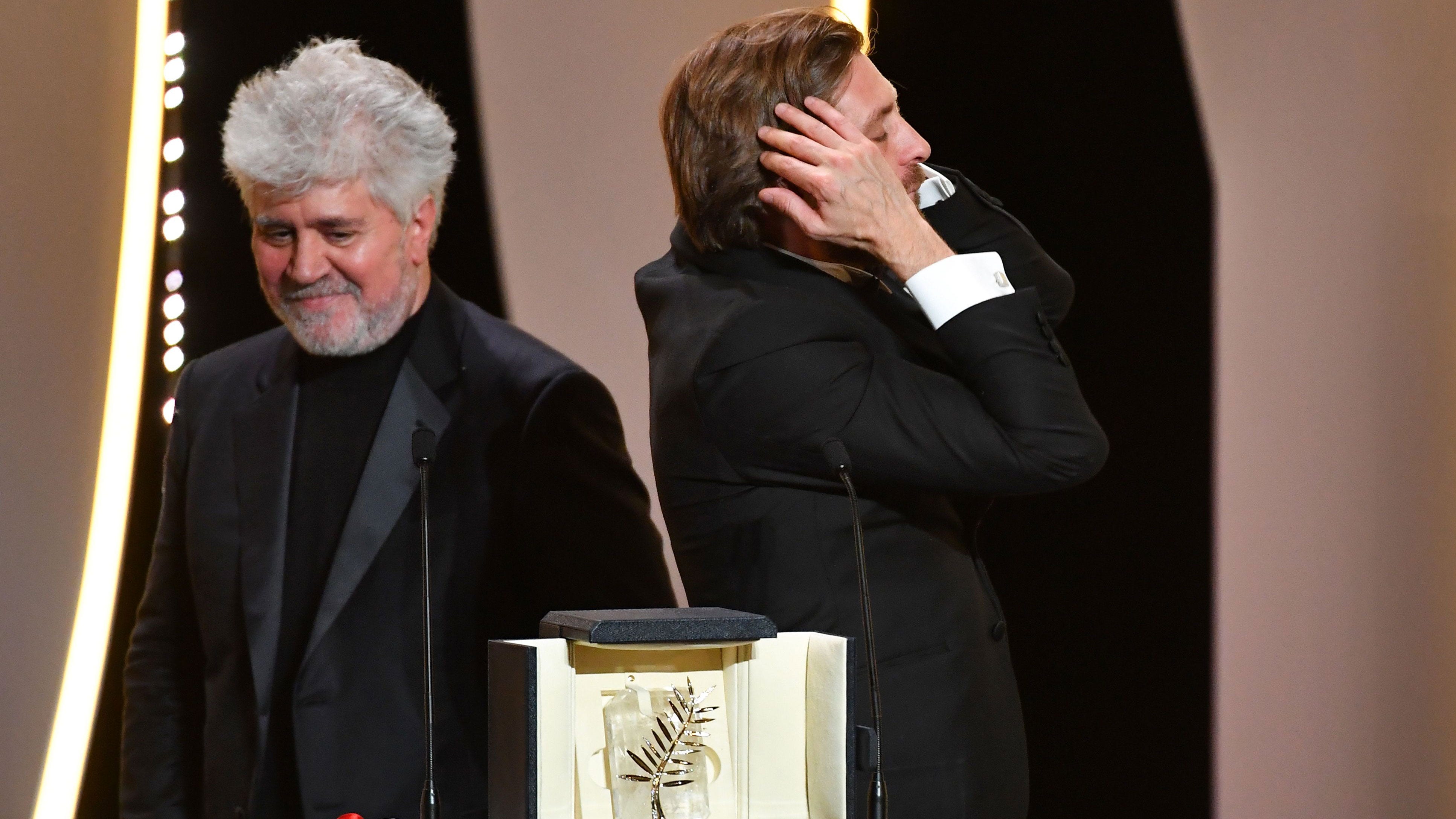 ”Det här är ju inte klokt”, tycks Östlund utbrista. Eller...? Jurychefen Pedro Almodóvar tar det lugnt.