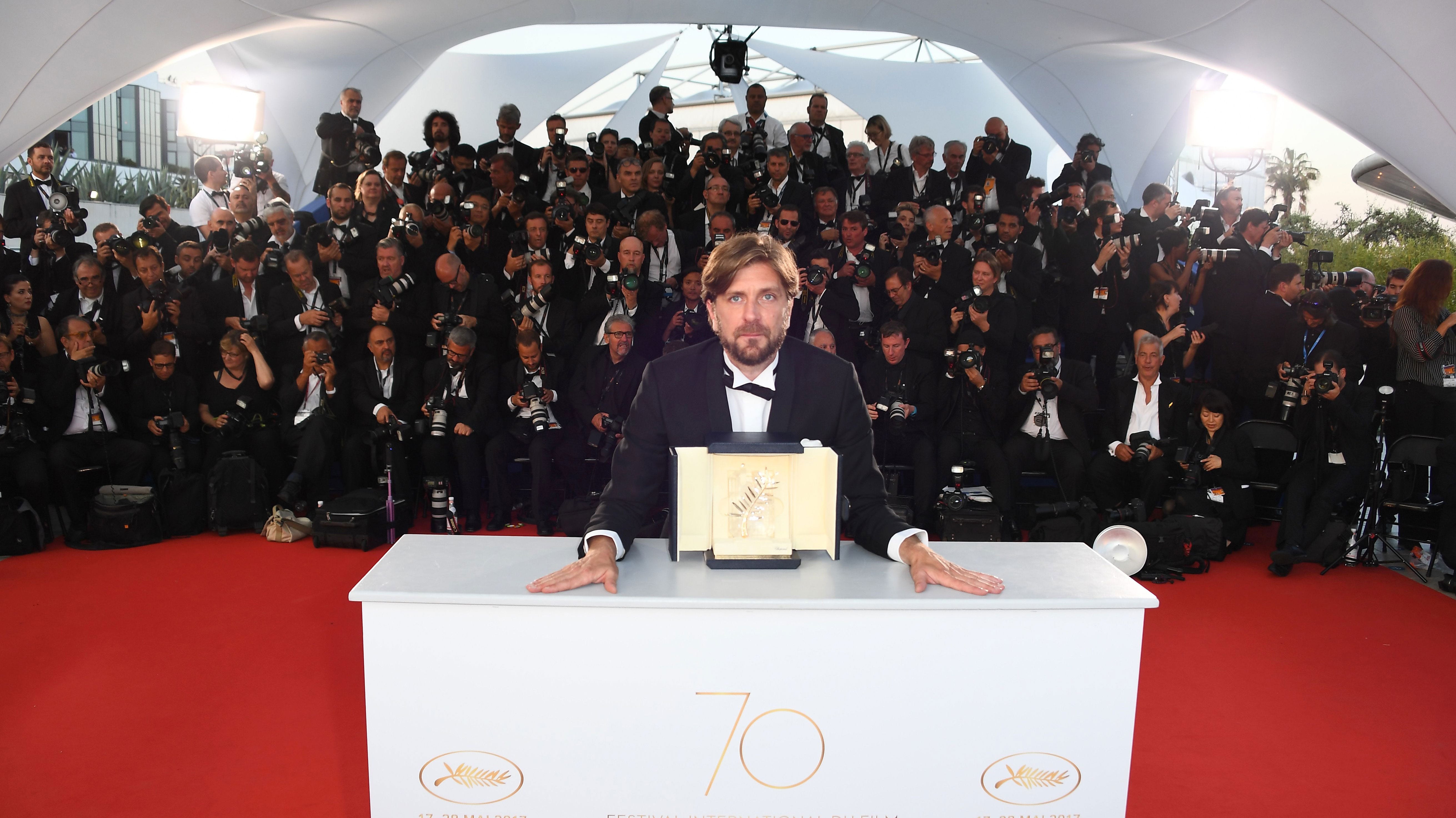 Fototillfällena kom tätt under kvällen. Här lyckas Ruben Östlund se allvarlig ut.