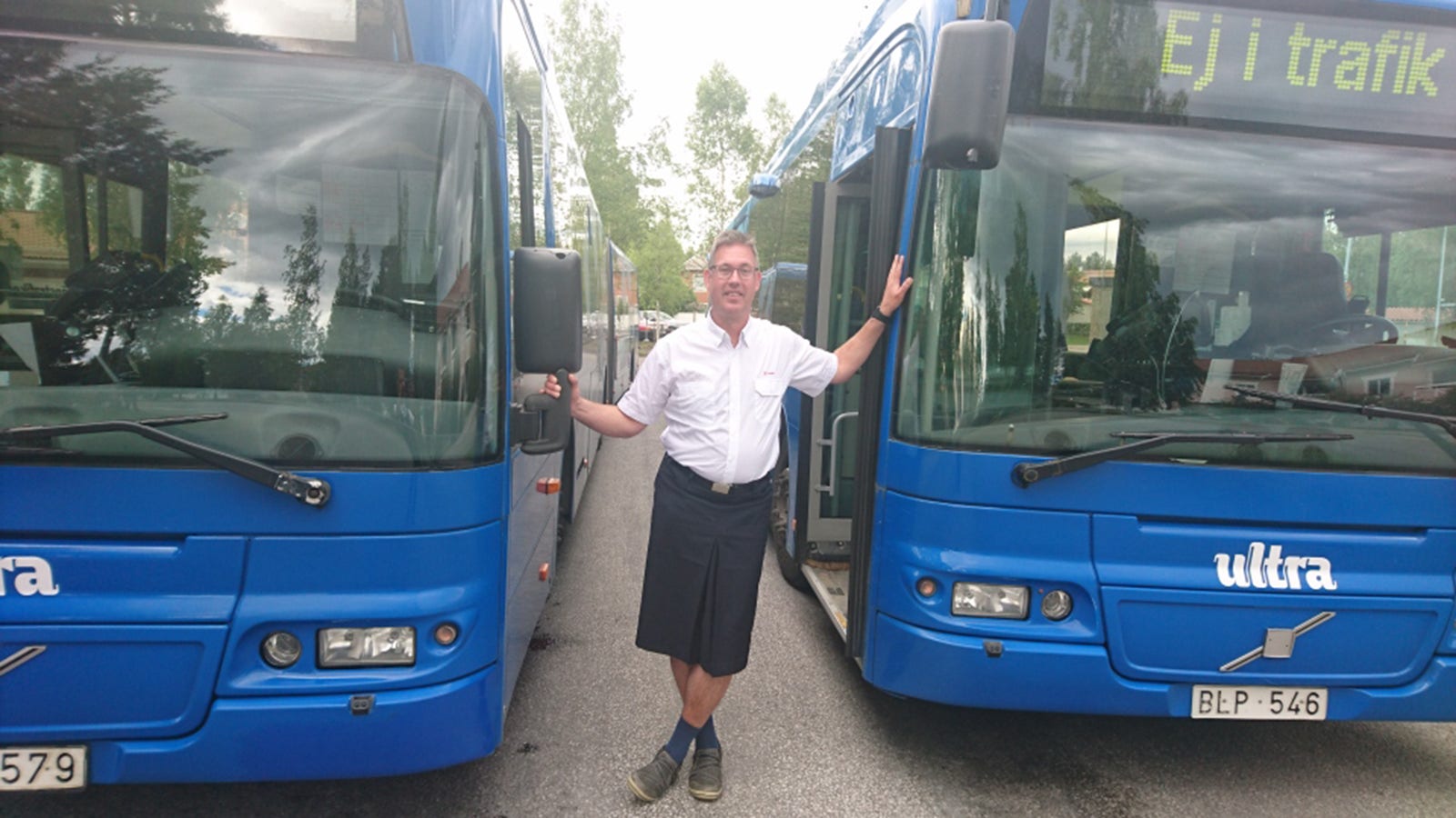 Busschauffören Fick Inte Ha Shorts Tog På Sig Kjol Dnse 0048