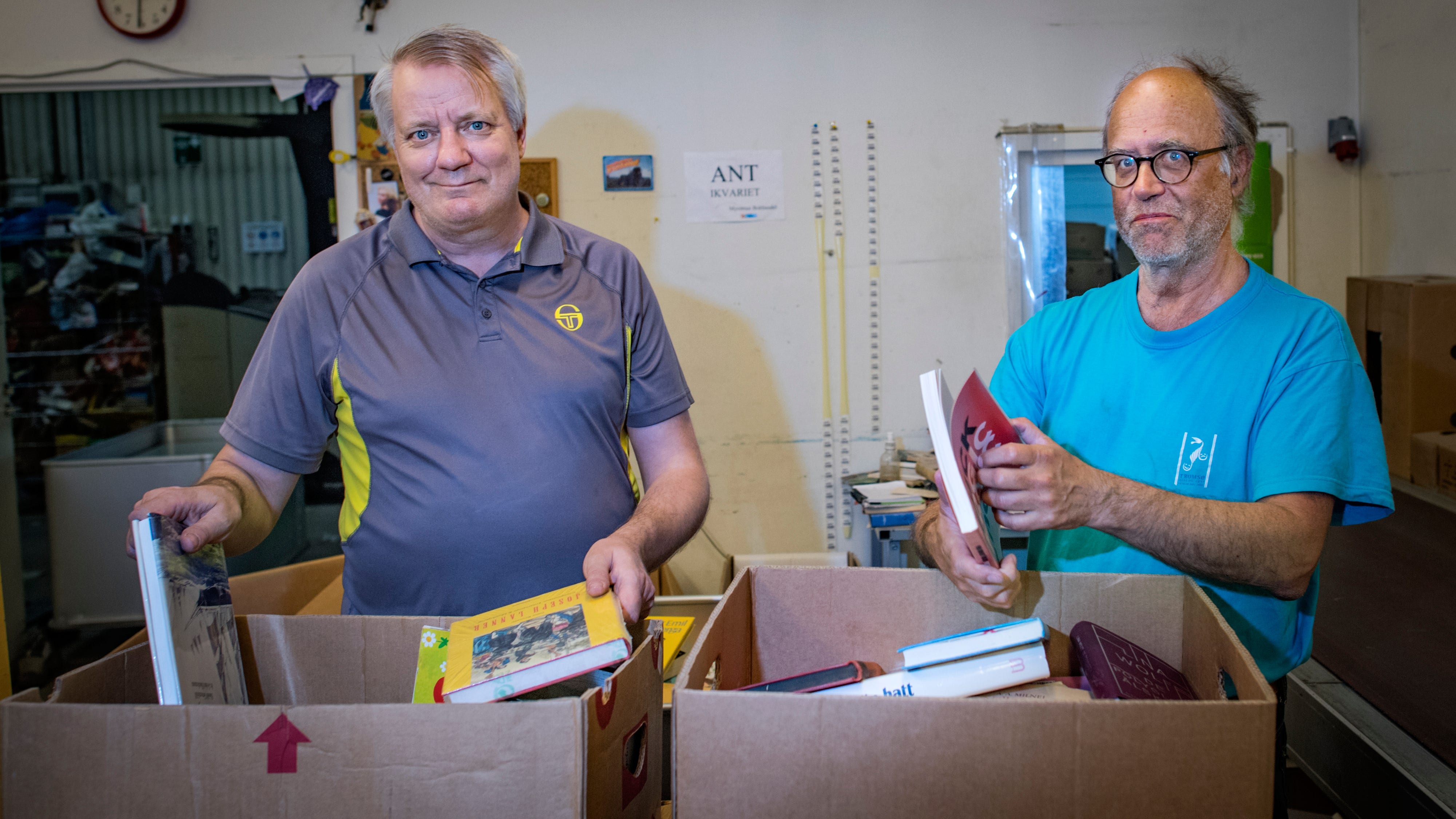 Tapio Laakso och Arne Jansson på Myrornas insamlingscentral.