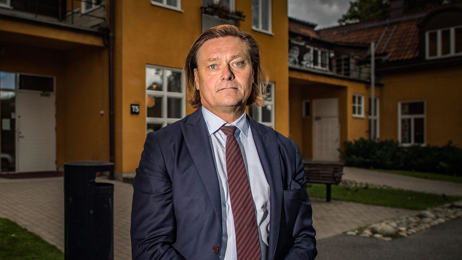 Dagen efter dödsskjutningen i Östberga hade säkerhets­chefen Carl Magnus Rutherfalk ett möte med Solnapolisen. ”Jag förklarade att det var oacceptabelt att så många människor kom så nära inpå och att vi behövde en större buffertzon”, säger han.
