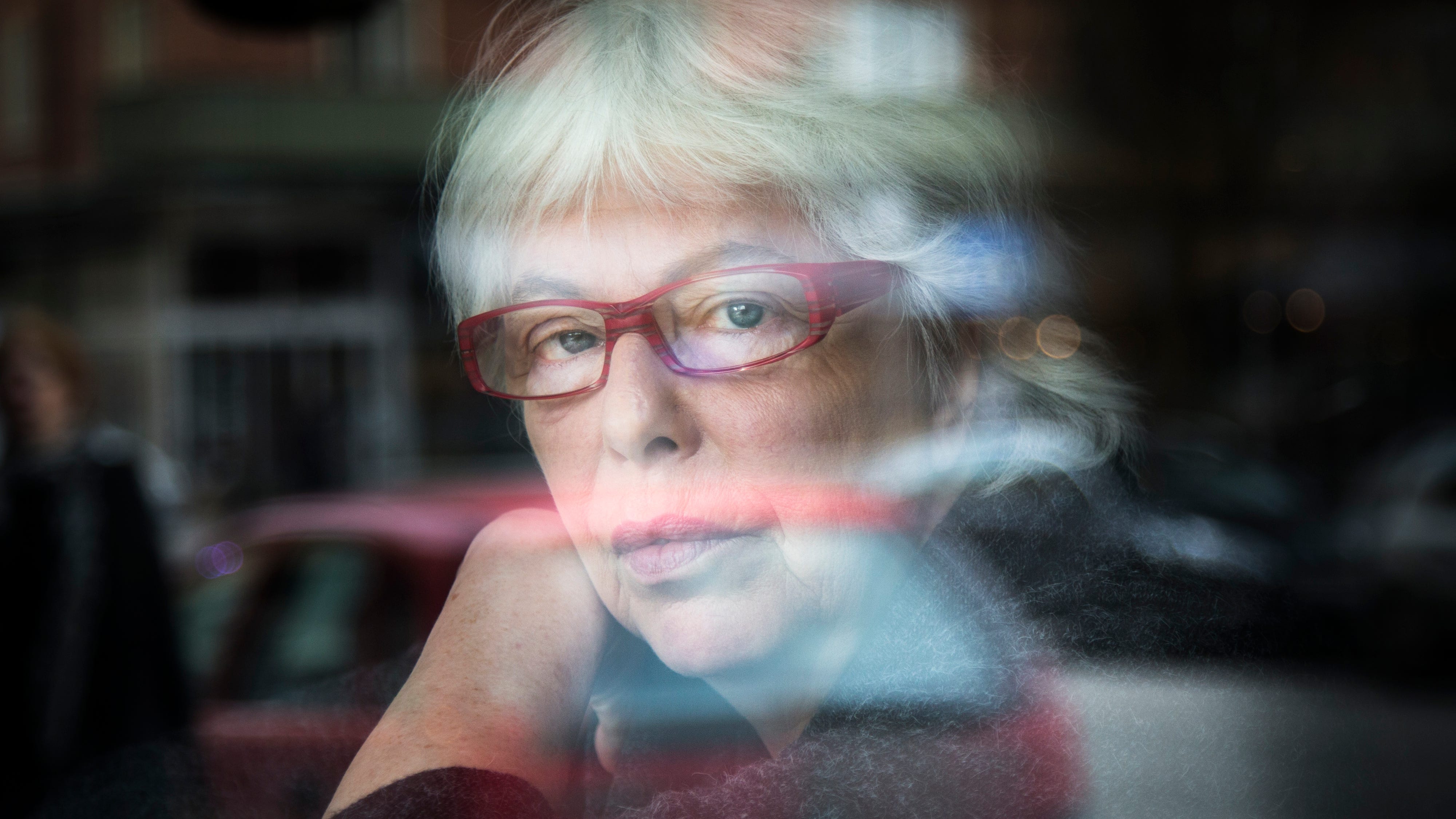 Historikern Yvonne Hirdman har botaniserat i DN:s arkiv och skapat ett levande kollage med sönderrivna kanter.