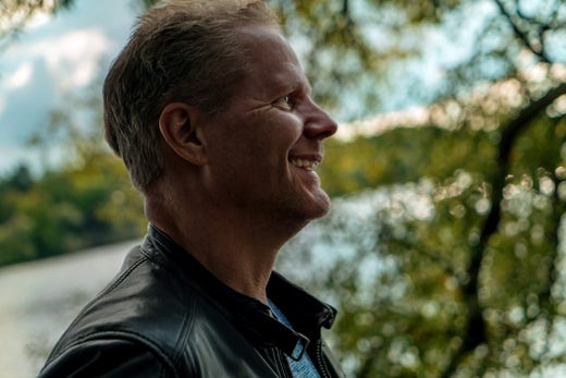 ”Jag visste ju hela tiden att jag var oskyldig. Att en dag skulle jag frias. Det är omöjligt att beskriva känslan av att äntligen vara fri. Kort sagt: det är supernajs, säger Kaj Linna.