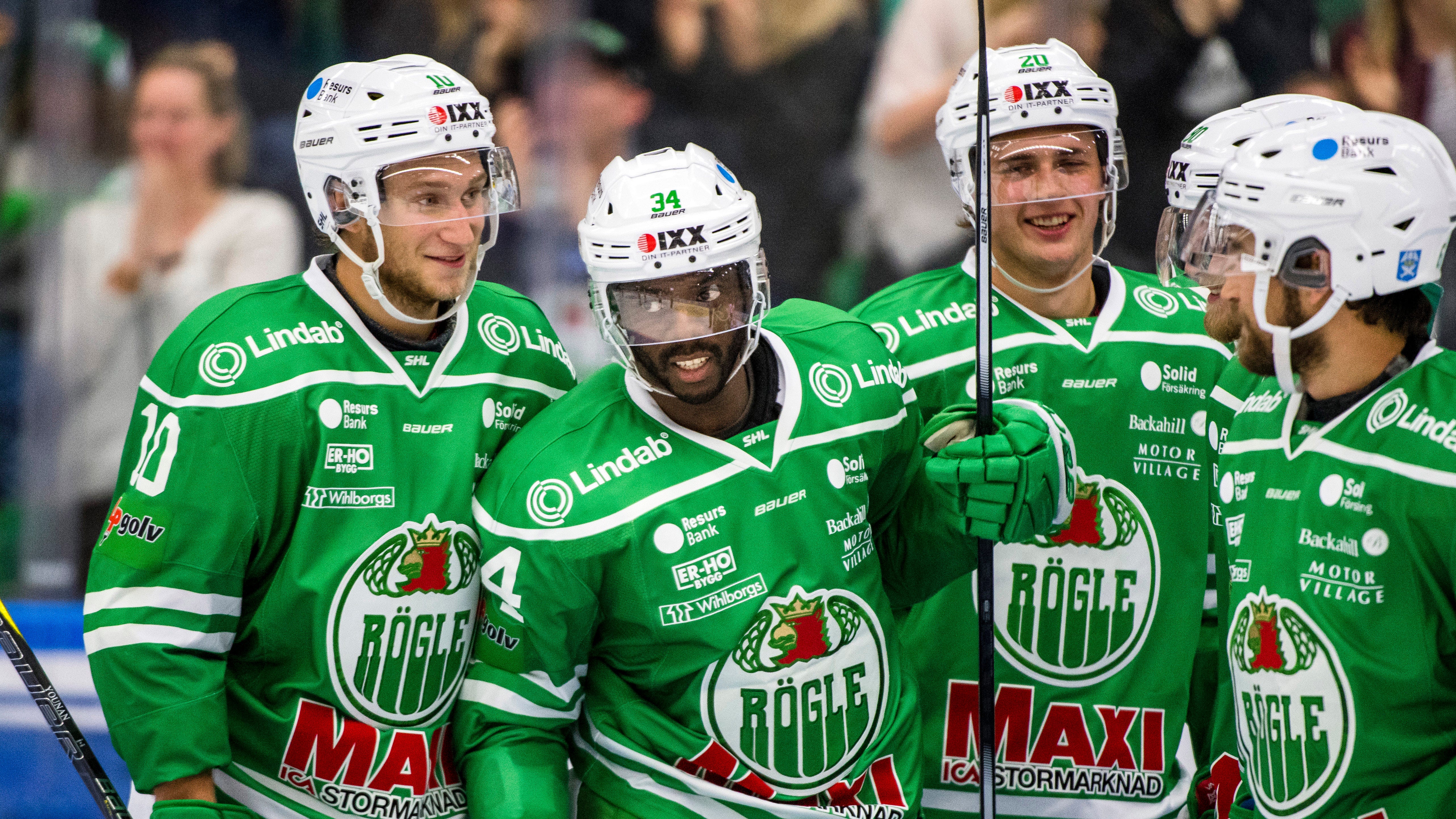 Rögles Edwin Hedberg jublar efter 6-4 under ishockeymatchen i SHL mellan Rögle och Malmö Redhawks.