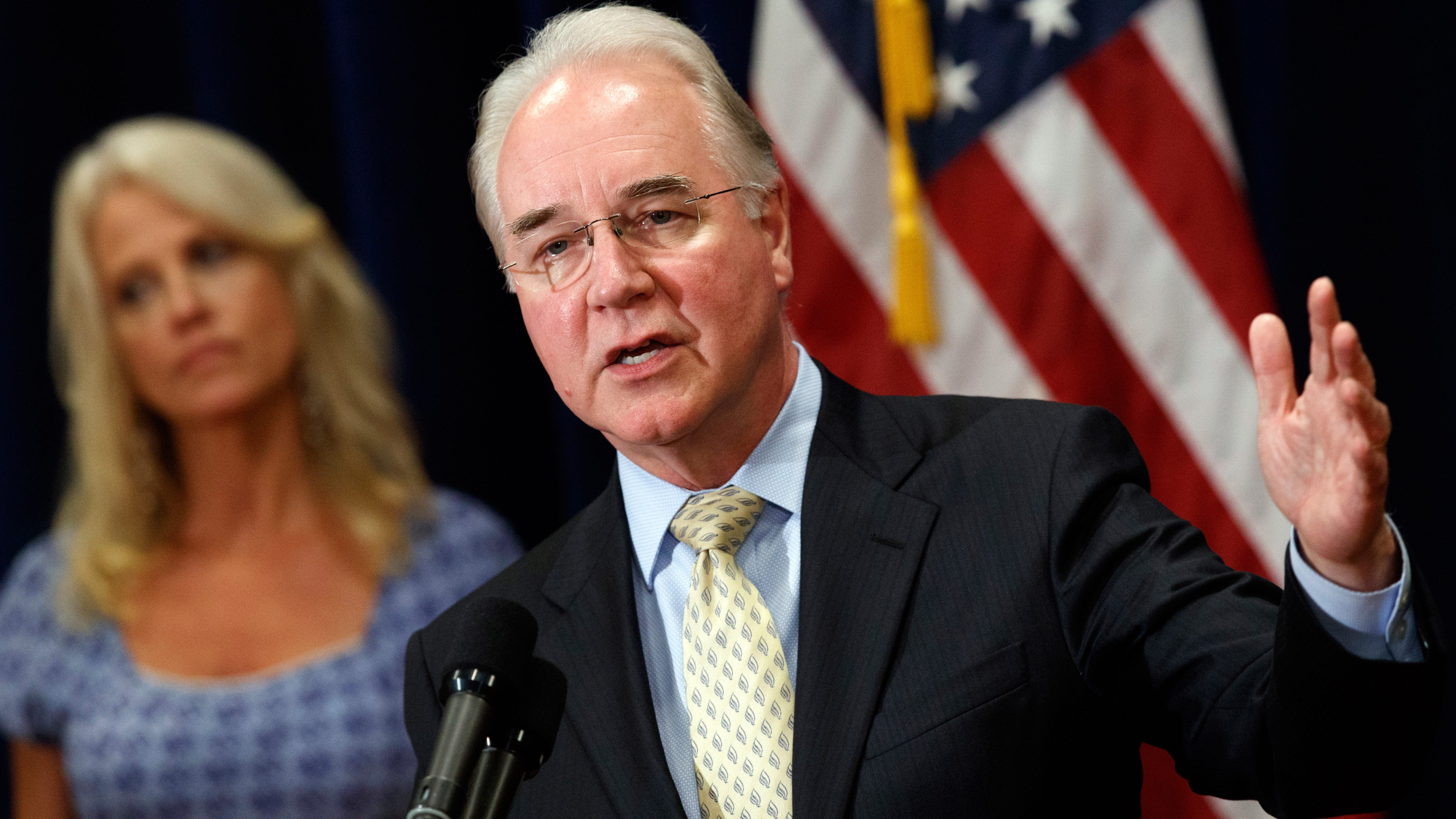 Hälsoministern Tom Price fick sparken efter att ha tagit privatflyg för nästan en halv miljon dollar på skattebetalarnas nota.