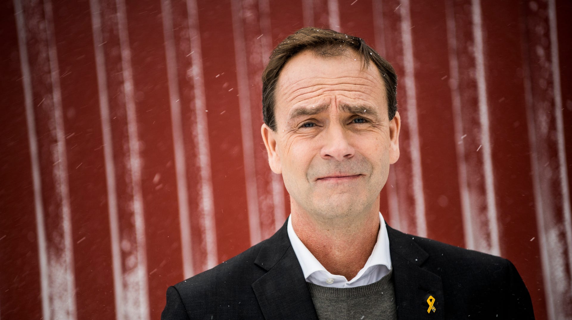 Allan Widman (L).