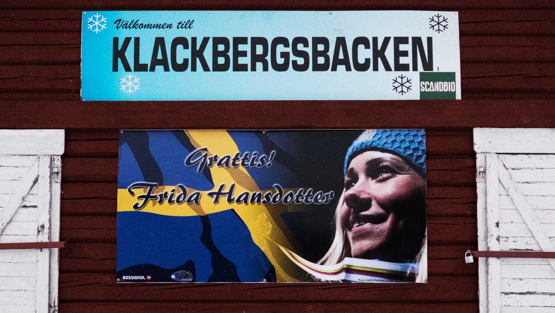 Klubbhuset i Klackbergsbacken. Norbergs Slalomklubb lånar ut utrustning för den som vill testa att åka slalom.