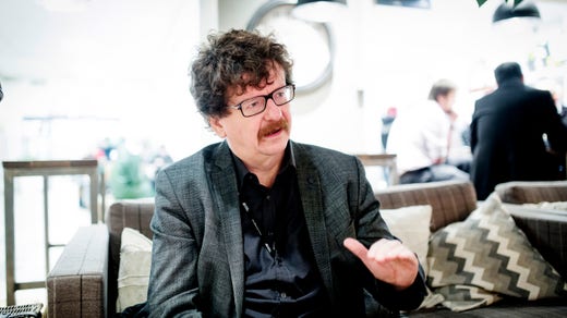 Lars Stjernkvist, socialdemokratiskt kommunalråd i Norrköping, har valt att arbeta med privat kapital för att lösa sociala utmaningar i staden.