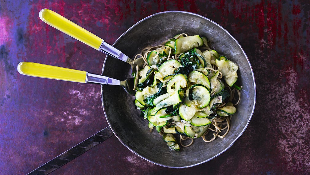 Zucchinipasta med parmesan.