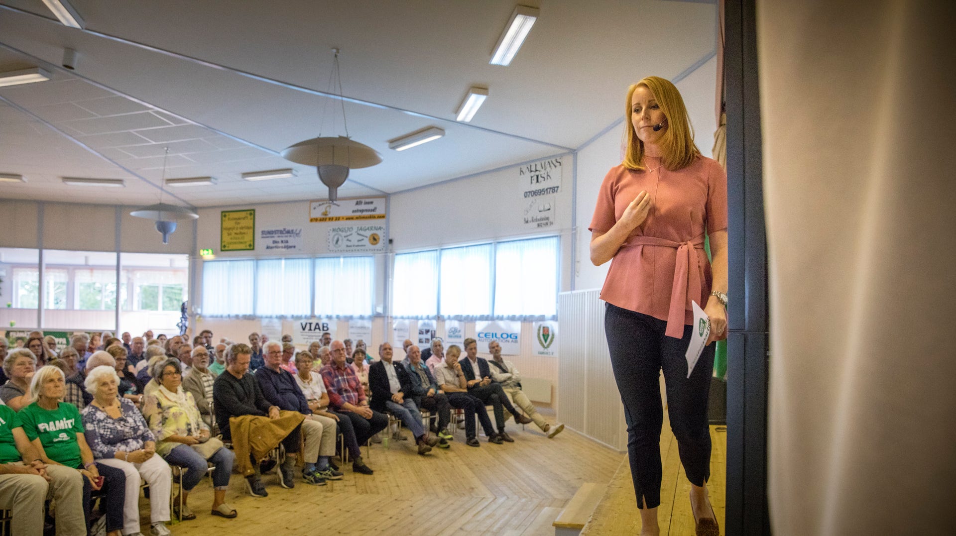 Efter pressträffen på Thorbjörn och Solveig Fälldins gård talade Annie Lööf på torsdagskvällen inför lokala centerpartister i Ramviks Folkets hus.