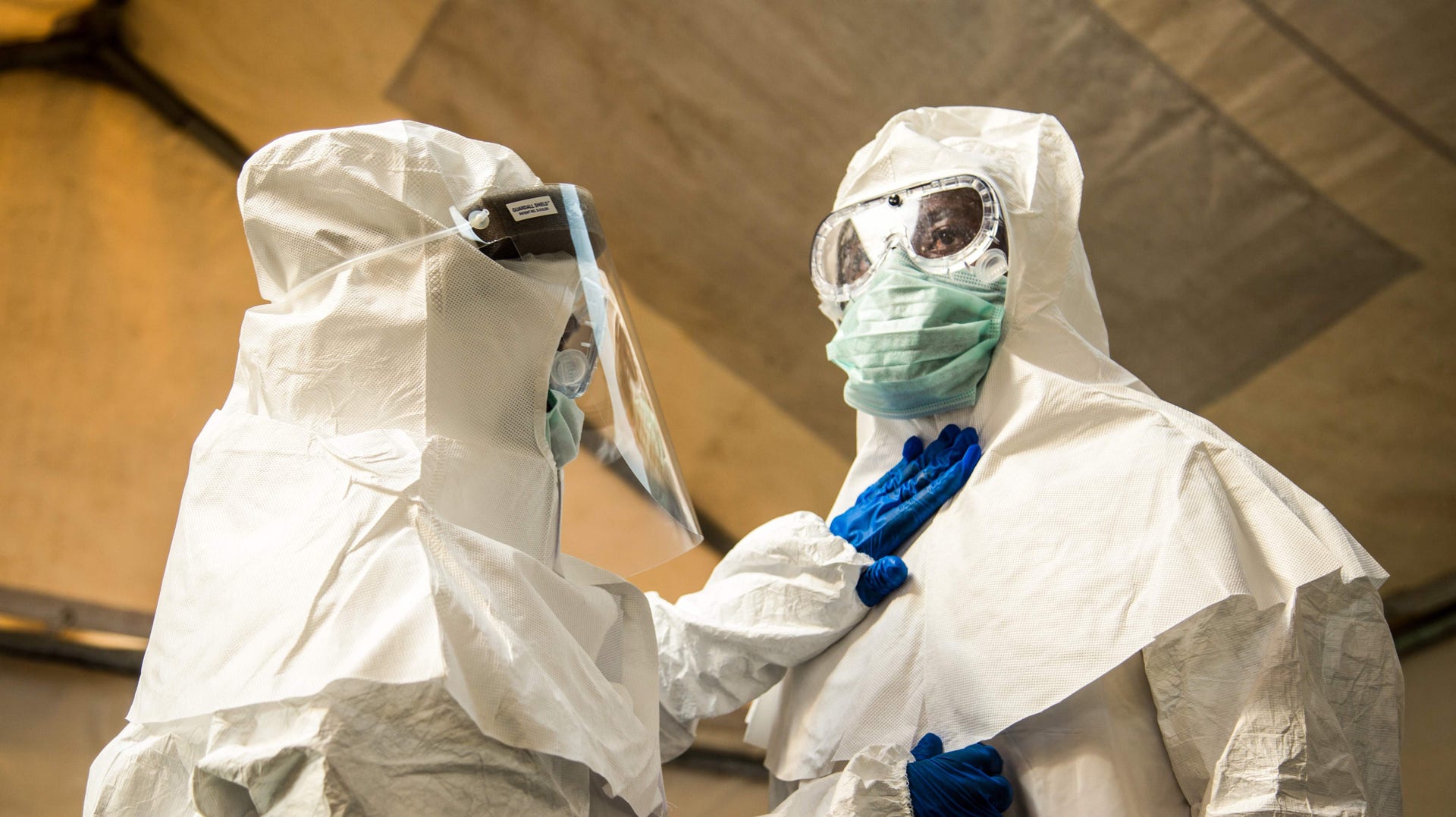Farlig kamp mot ebola.