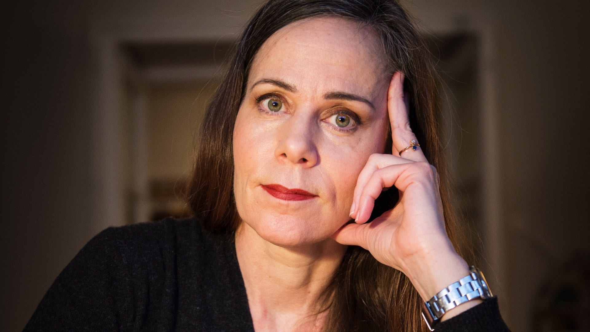 ”Saras texter hade en brutal skärpa och koncentration, ett öga som rörde sig likt en kamera över orden, zoomade ut och in”, skriver Sara Stridsberg i sin minnestext.