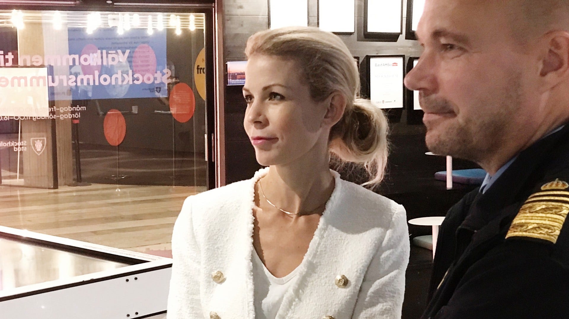 Finansborgarråd Anna König Jerlmyr (M) och regionpolischef Ulf Johansson.
