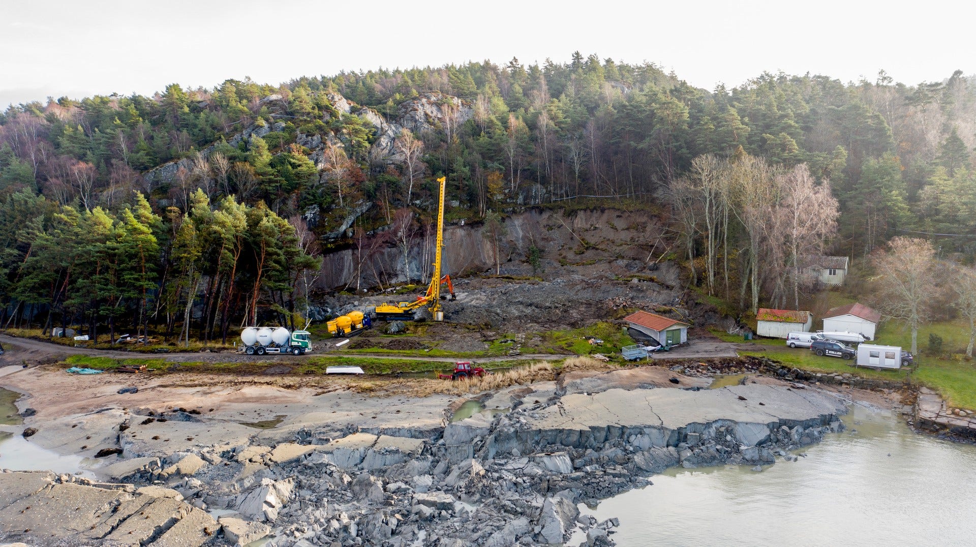 Ett stort landområde trycktes ut i havet.
