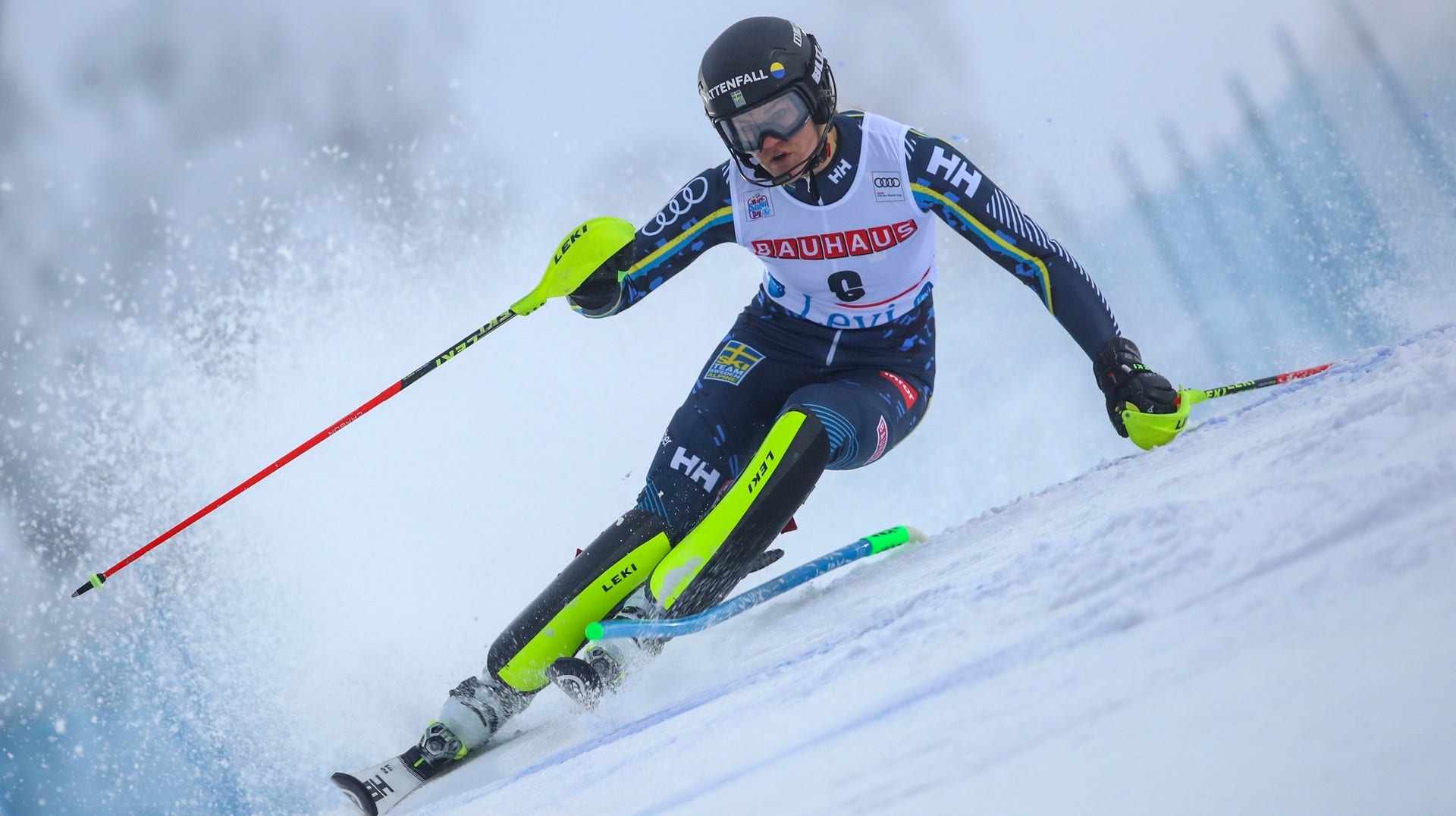 Anna Swenn Larsson i slalompremiären i Levi i Finland.