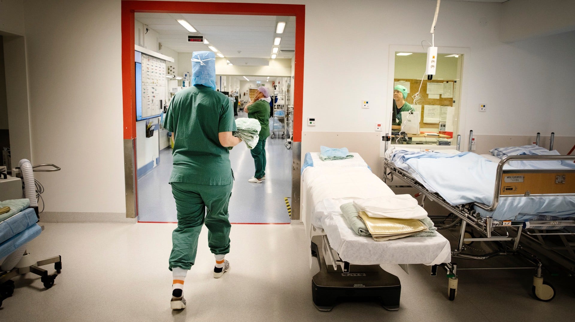 På avdelning 3 har flera anställda drabbats av andnöd, därför måste verksamheten flytta.