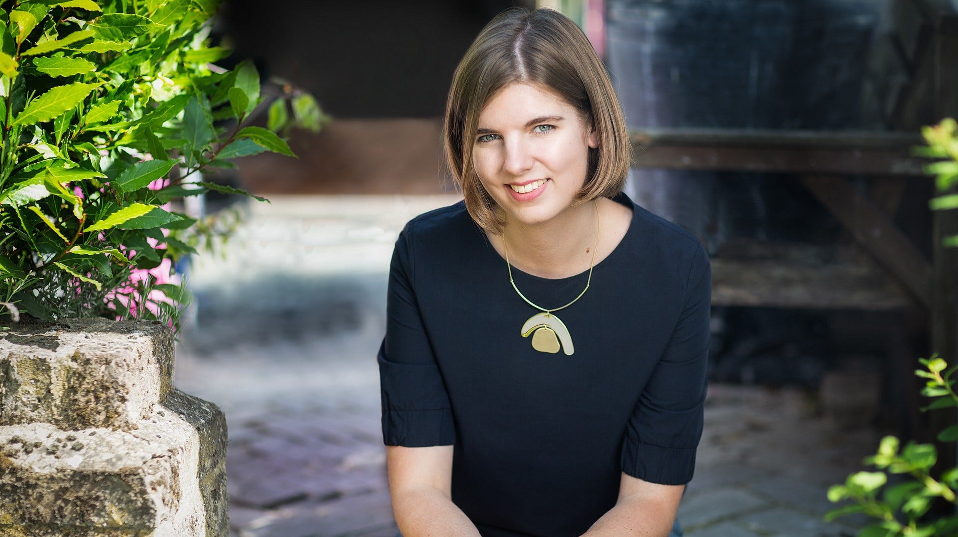 ”Dockmakerskan” är Elizabeth Macneals debutroman.