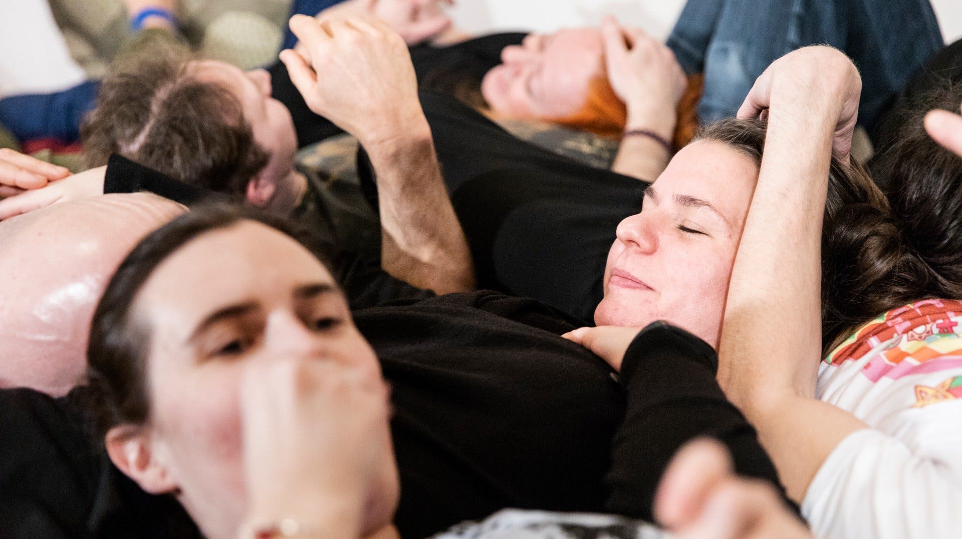 För många deltagare är kramkalas en övning i samtycke.