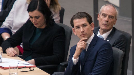 Sebastian Kurz strax innan misstroendeomröstningen på måndagen.