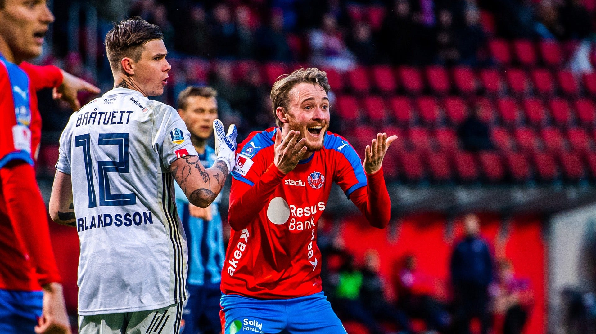 Helsingborgs Rasmus Jönsson reagerar på det bortdömda målet.
