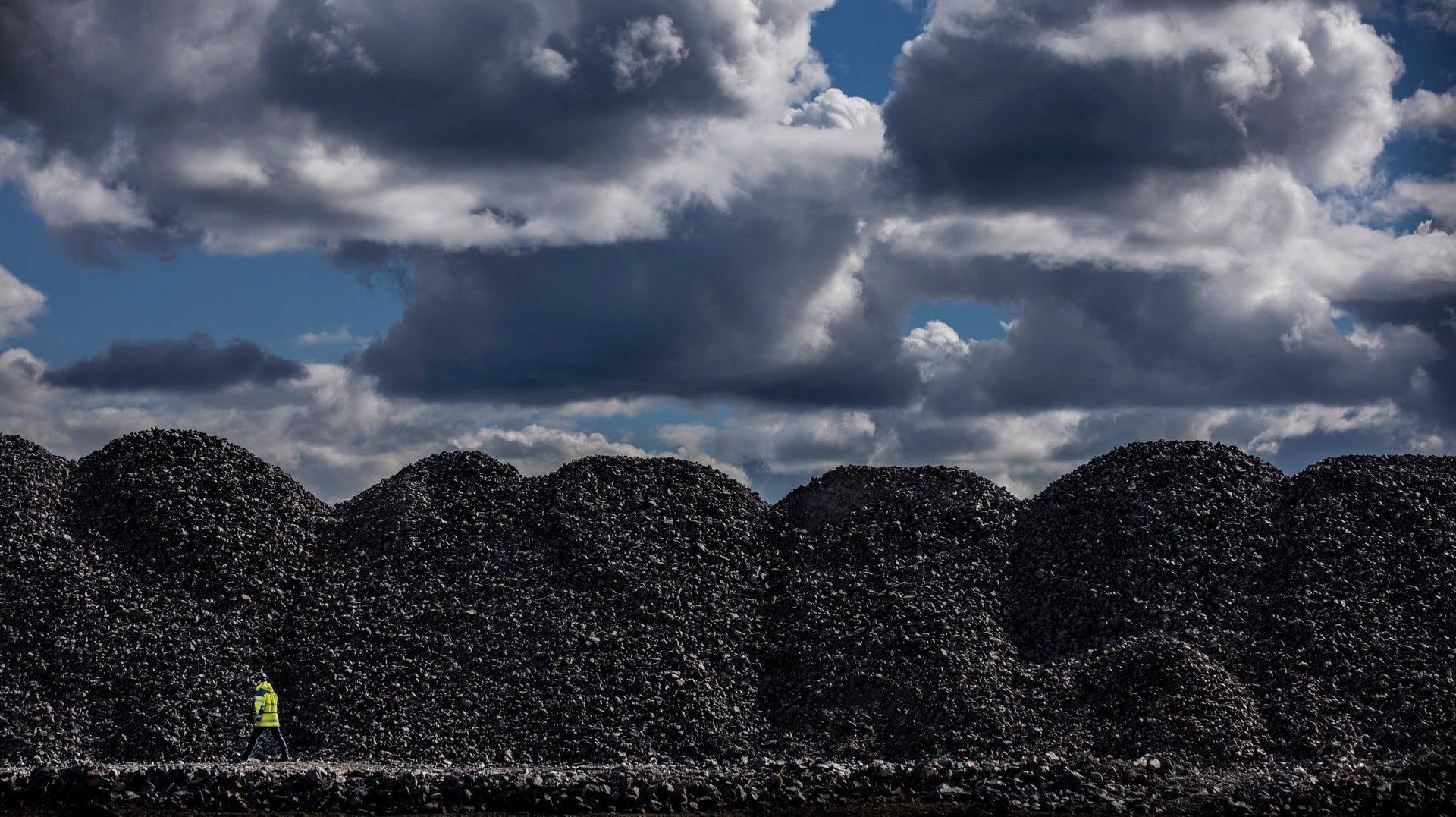 Skellefteå vann dragkampen om Northvolts stora batterifabrik och nu jämnas marken ut på det gigantiska området där fabriken ska stå klar 2021.