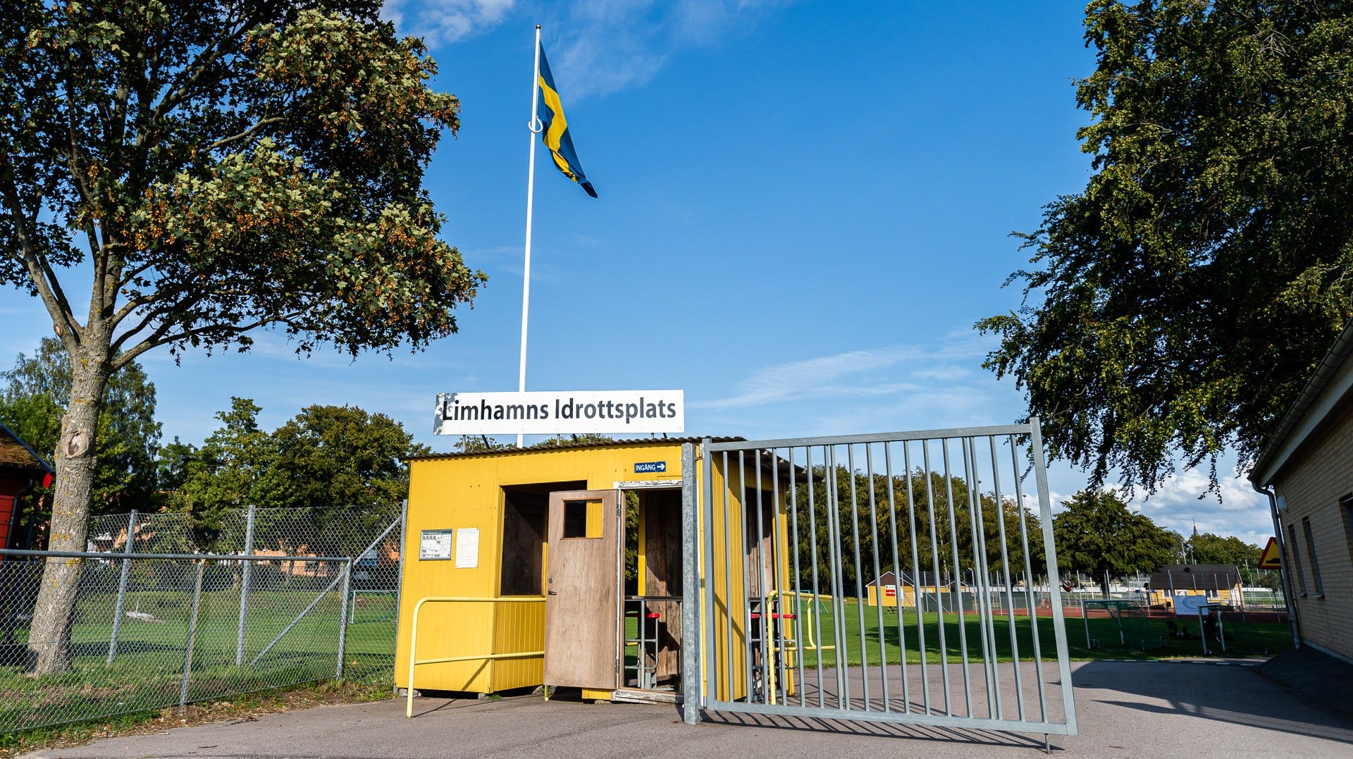Limhamns idrottsplats – LB07:s allsvenska hemmaarena. Men klubben har problem med hotfulla ungdomsgäng.