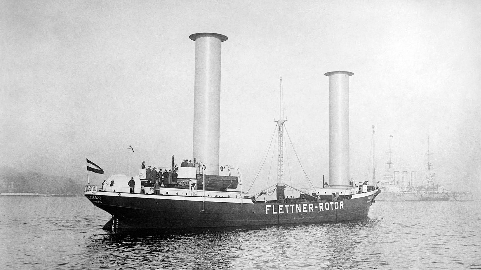Flettner-rotorn konstruerades av Anton Flettner i början av 1920-talet, men kunde då aldrig konkurrera med motordrivna fartyg eftersom fossila bränslen var så billigt.